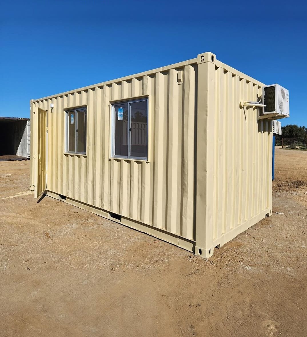 Contenedor maritímo Oficina 24m² ( Ref: 10882 )