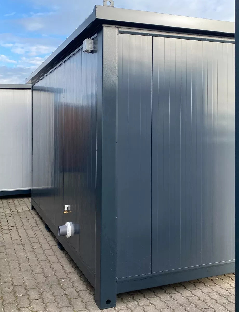 Módulo Sanitario Accesible con Rampa – WC Adaptado en Contenedor | Ref. 3907