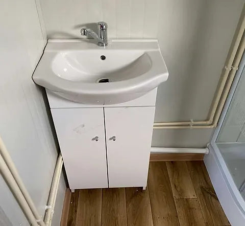 Contenedor Oficina 6,00 X 2,40 Con WC, Ducha y Cocina ( Ref: 2390 )