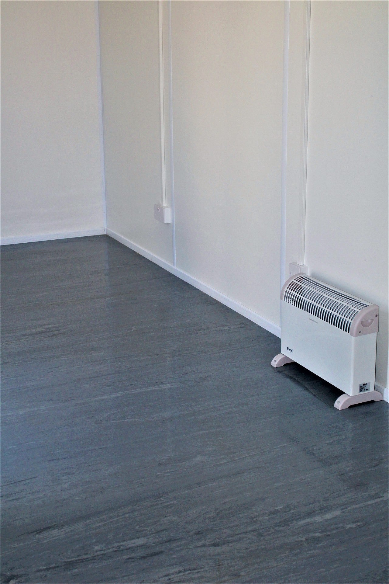 Contenedor de oficina de 20 Pies con 2 ventanas (Ref:1096)