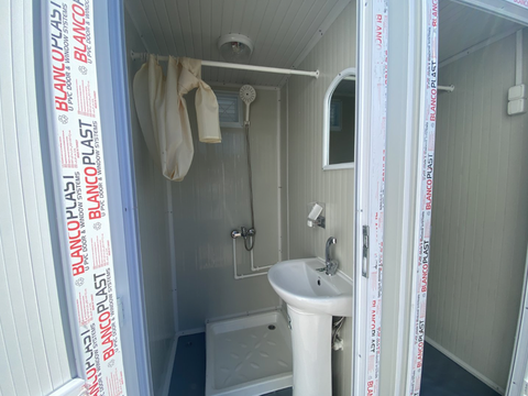 CONTENEDOR SANITARIO 1,30 x 2,05 M CON DUCHA DOBLE