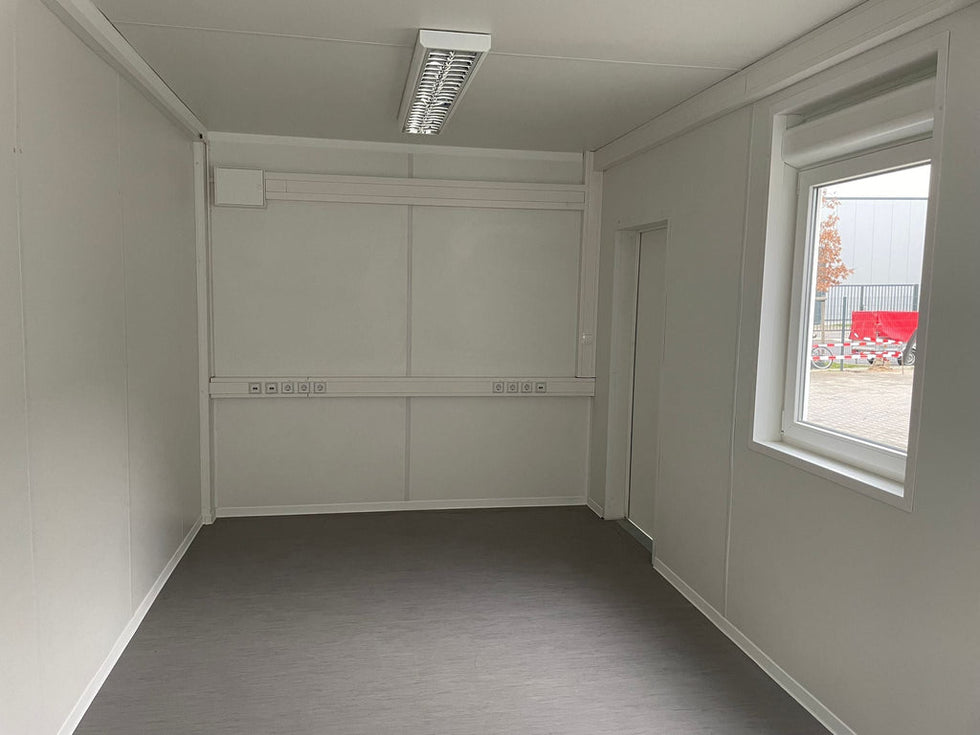 Contenedor oficina de 6,05 × 2,43 M ( Ref: 2350 )